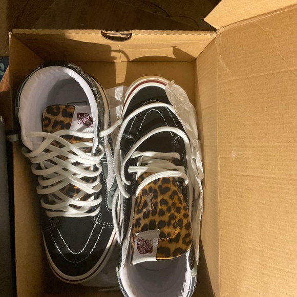 NWT Vans Sk8-Hi Leopard Print Black/White Sneakers – Brand New w/ Box - Picture 6 of 7